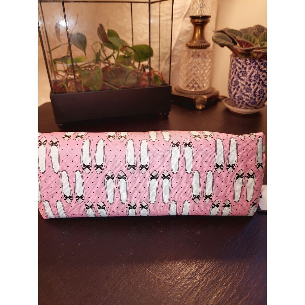 NEW! Clementine & Jane  Cosmetics Bag With Shoe Design Pink, White, Tan, Blk $28 - Picture 2 of 9